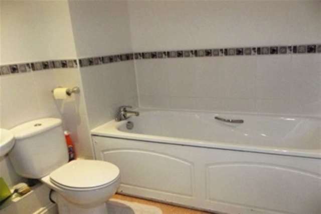  Image of 4 bedroom Terraced house to rent in East India Way Addiscombe Croydon CR0 at Croydon, CR0 6NZ