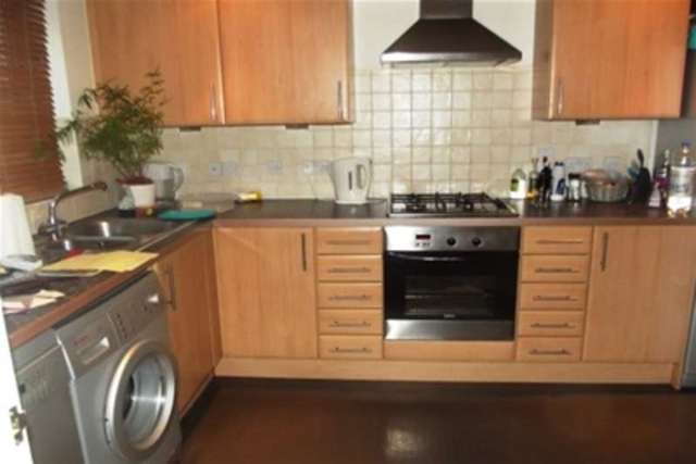  Image of 4 bedroom Terraced house to rent in East India Way Addiscombe Croydon CR0 at Croydon, CR0 6NZ