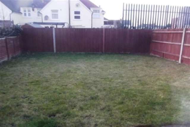  Image of 4 bedroom Terraced house to rent in East India Way Addiscombe Croydon CR0 at Croydon, CR0 6NZ