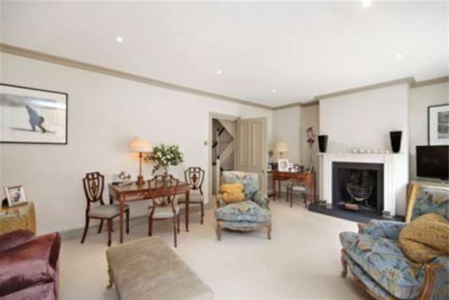  Image of 2 bedroom Mews to rent in Eaton Mews North London SW1X at London, SW1X 8LL