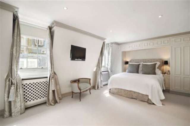  Image of 2 bedroom Mews to rent in Eaton Mews North London SW1X at London, SW1X 8LL