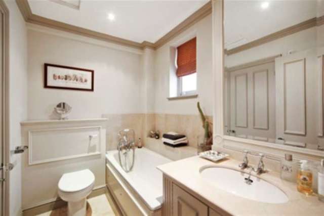  Image of 2 bedroom Mews to rent in Eaton Mews North London SW1X at London, SW1X 8LL