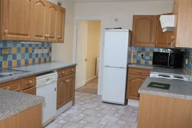  Image of 1 bedroom Property to rent in Elfin Grove Teddington TW11 at Teddington, TW11 8RD