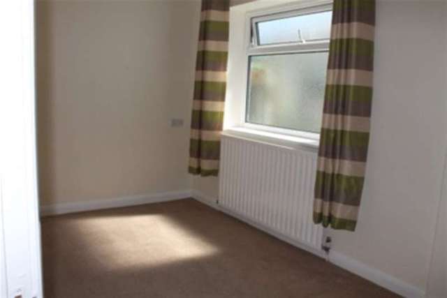  Image of 1 bedroom Property to rent in Elfin Grove Teddington TW11 at Teddington, TW11 8RD