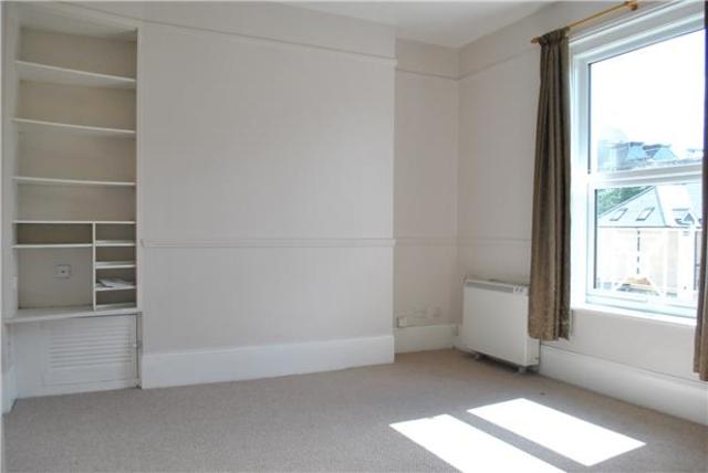  Image of 1 bedroom Flat to rent in Eridge Road Tunbridge Wells TN4 at 23 Eridge Road  Kent, TN4 8HJ
