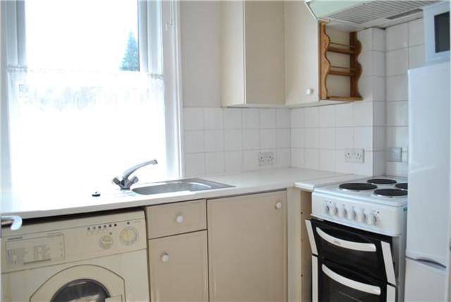  Image of 1 bedroom Flat to rent in Eridge Road Tunbridge Wells TN4 at 23 Eridge Road  Kent, TN4 8HJ