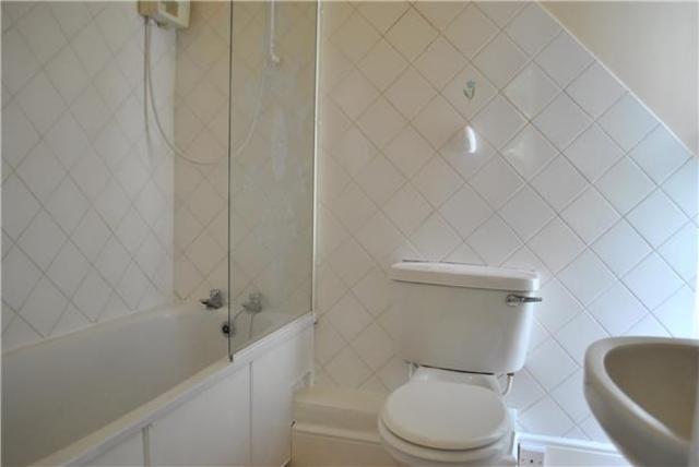  Image of 1 bedroom Flat to rent in Eridge Road Tunbridge Wells TN4 at 23 Eridge Road  Kent, TN4 8HJ