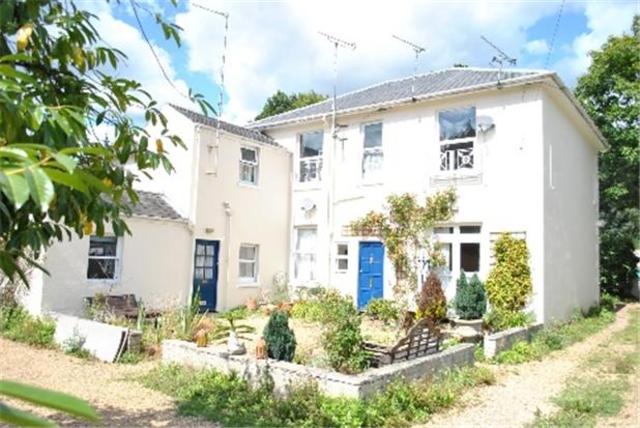  Image of 1 bedroom Flat to rent in Eridge Road Tunbridge Wells TN4 at 23 Eridge Road  Kent, TN4 8HJ