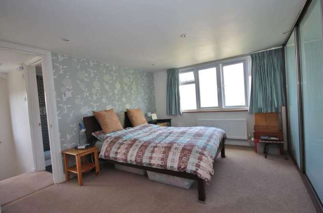  Image of 4 bedroom Semi-Detached house to rent in Eton Avenue New Malden KT3 at Eton Avenue  New Malden, KT3 5AZ