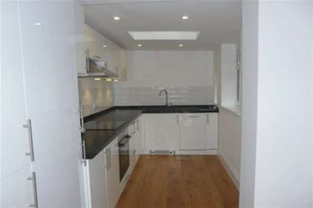  Image of 2 bedroom Flat to rent in Douglas Avenue Exmouth EX8 at Exmouth, EX8 2EY