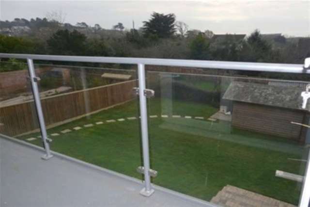  Image of 2 bedroom Flat to rent in Douglas Avenue Exmouth EX8 at Exmouth, EX8 2EY