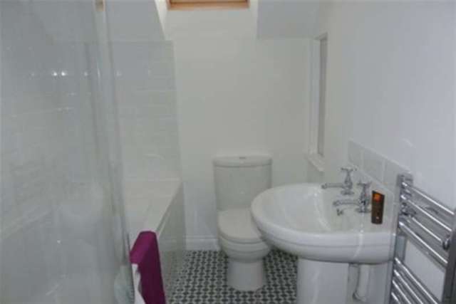  Image of 2 bedroom Flat to rent in Douglas Avenue Exmouth EX8 at Exmouth, EX8 2EY