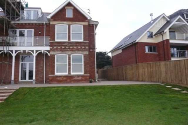  Image of 2 bedroom Flat to rent in Douglas Avenue Exmouth EX8 at Exmouth, EX8 2EY