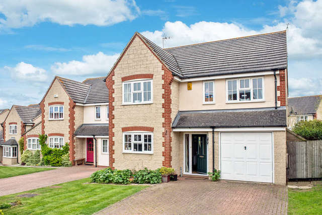  Image of 4 bedroom Detached house for sale in Harding Close Faringdon SN7 at Faringdon Oxfordshire, SN7 7SJ