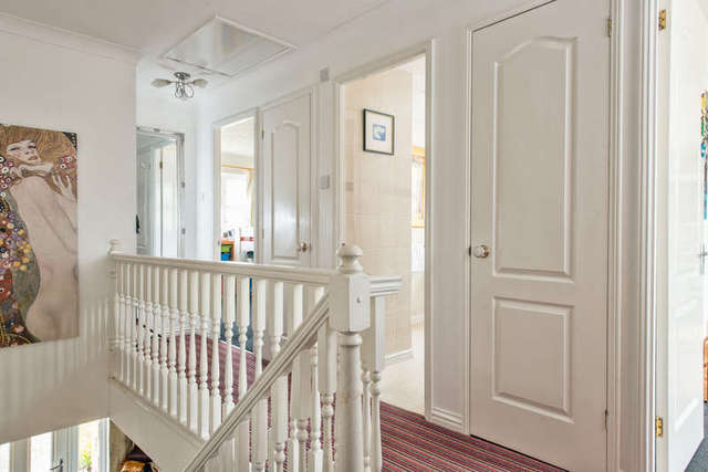  Image of 4 bedroom Detached house for sale in Harding Close Faringdon SN7 at Faringdon Oxfordshire, SN7 7SJ