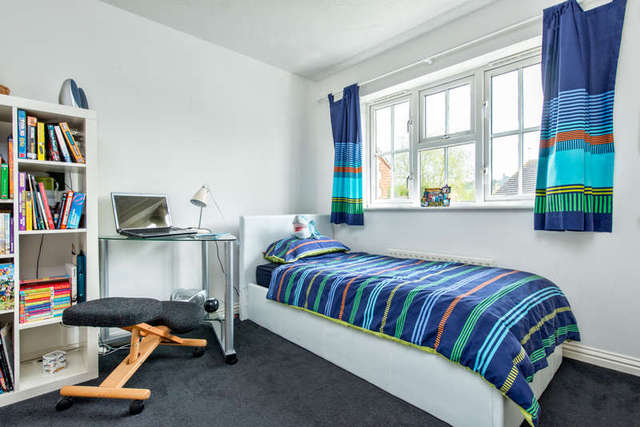  Image of 4 bedroom Detached house for sale in Harding Close Faringdon SN7 at Faringdon Oxfordshire, SN7 7SJ