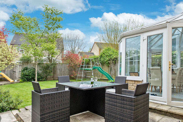  Image of 4 bedroom Detached house for sale in Harding Close Faringdon SN7 at Faringdon Oxfordshire, SN7 7SJ