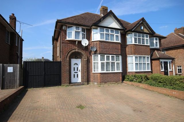  Image of 3 bedroom Semi-Detached house for sale in Farley Hill Luton LU1 at Farley Hill  Luton, LU1 5NR