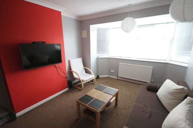  Image of 3 bedroom Semi-Detached house for sale in Farley Hill Luton LU1 at Farley Hill  Luton, LU1 5NR
