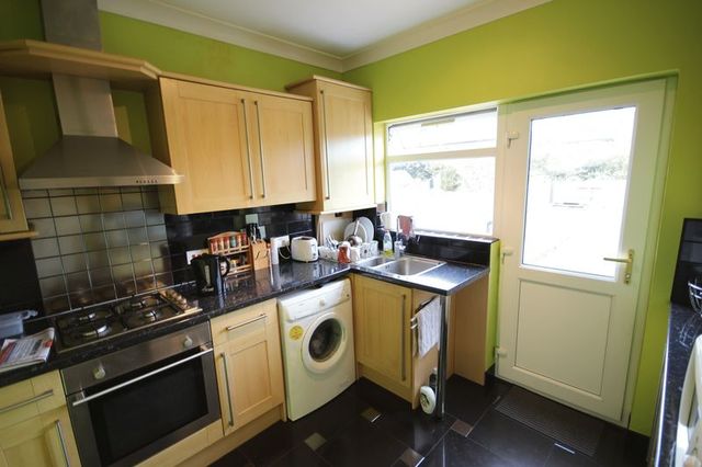  Image of 3 bedroom Semi-Detached house for sale in Farley Hill Luton LU1 at Farley Hill  Luton, LU1 5NR