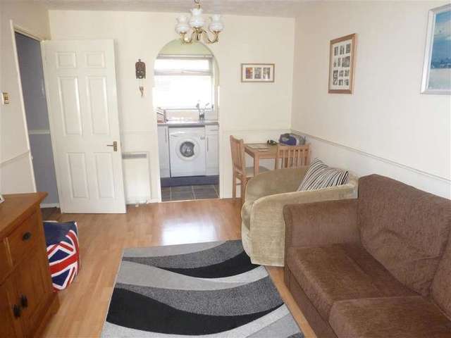  Image of 1 bedroom Ground Flat for sale in Frobisher Road Erith DA8 at Erith Kent Erith, DA8 2PW