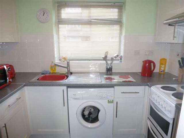  Image of 1 bedroom Ground Flat for sale in Frobisher Road Erith DA8 at Erith Kent Erith, DA8 2PW