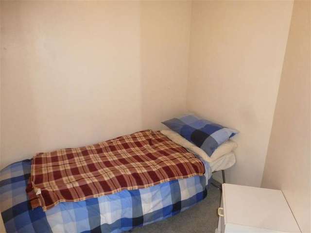  Image of 1 bedroom Ground Flat for sale in Frobisher Road Erith DA8 at Erith Kent Erith, DA8 2PW