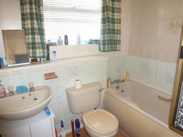  Image of 1 bedroom Ground Flat for sale in Frobisher Road Erith DA8 at Erith Kent Erith, DA8 2PW