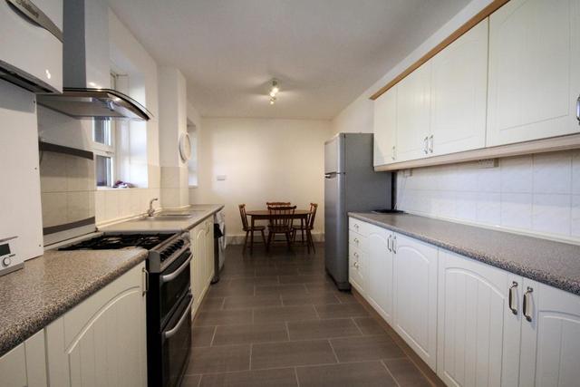  Image of 3 bedroom Flat to rent in Georges Road London N7 at Holloway  London, N7 8HB