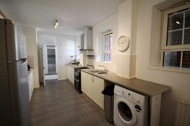  Image of 3 bedroom Flat to rent in Georges Road London N7 at Holloway  London, N7 8HB