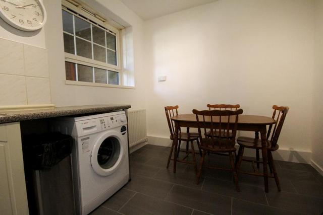  Image of 3 bedroom Flat to rent in Georges Road London N7 at Holloway  London, N7 8HB