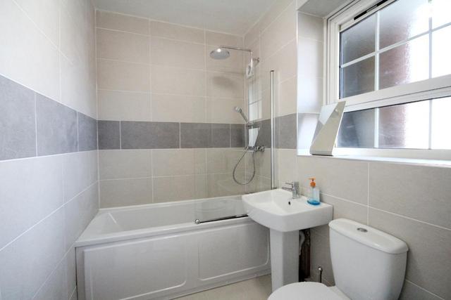  Image of 3 bedroom Flat to rent in Georges Road London N7 at Holloway  London, N7 8HB