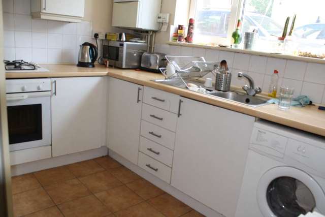  Image of 2 bedroom Flat to rent in Graham Road London E8 at Graham Road Dalston London, E8 1BZ