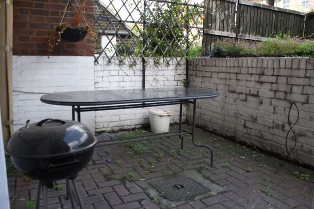  Image of 2 bedroom Flat to rent in Graham Road London E8 at Graham Road Dalston London, E8 1BZ