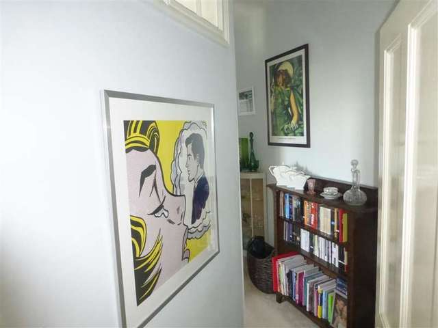 Image of 1 bedroom Flat for sale in Grand Avenue Worthing BN11 at Worthing West Sussex Worthing, BN11 5AL