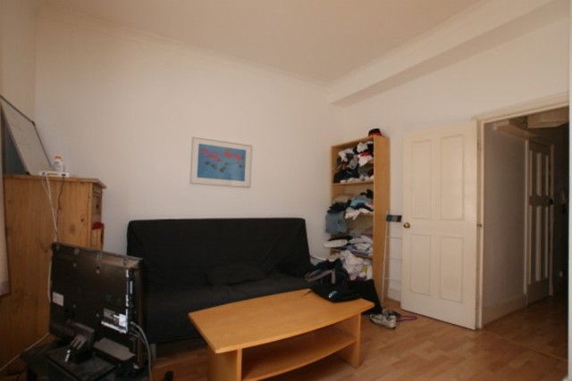  Image of 2 bedroom Flat to rent in Greyhound Road London W6 at London, W6 8NJ