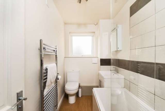  Image of 2 bedroom Flat for sale in Grosvenor Bridge Road Bath BA1 at Bath, BA1 6BE