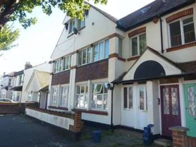  Image of 2 bedroom Flat to rent in Hamstel Road Southend-on-Sea SS2 at Hamstel Road  Southend-On-Sea, SS2 4LA