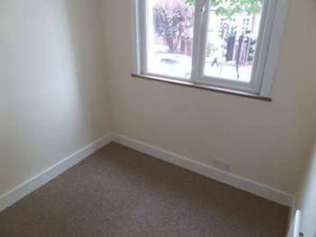 Image of 2 bedroom Flat to rent in Hamstel Road Southend-on-Sea SS2 at Hamstel Road  Southend-On-Sea, SS2 4LA