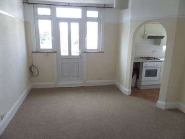  Image of 2 bedroom Flat to rent in Hamstel Road Southend-on-Sea SS2 at Hamstel Road  Southend-On-Sea, SS2 4LA