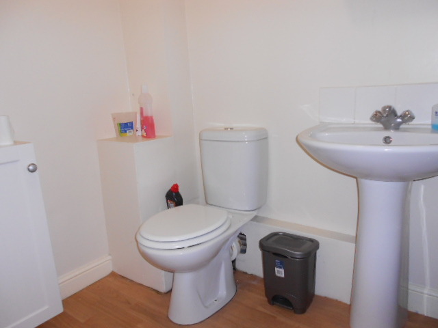  Image of 2 bedroom Flat to rent in Hardicker Street Burnage Manchester M19 at Levenshulme  Manchester, M19 2RB