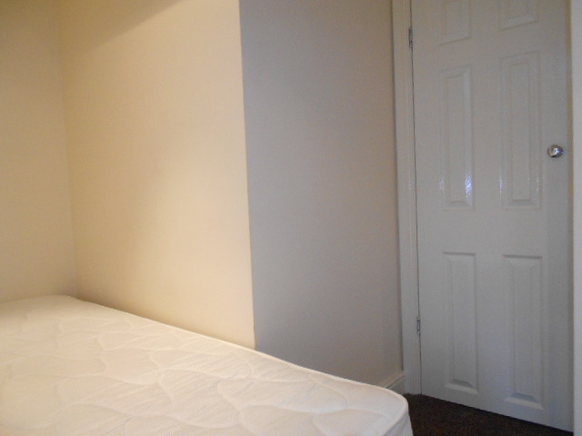  Image of 2 bedroom Flat to rent in Hardicker Street Burnage Manchester M19 at Levenshulme  Manchester, M19 2RB