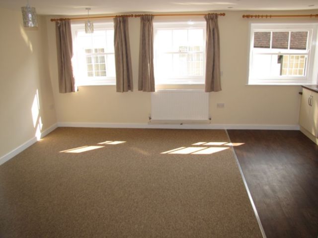  Image of 2 bedroom Apartment to rent in High Street Fareham PO16 at High Street  Fareham, PO16 7AW