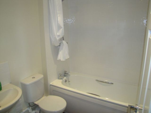  Image of 2 bedroom Apartment to rent in High Street Fareham PO16 at High Street  Fareham, PO16 7AW