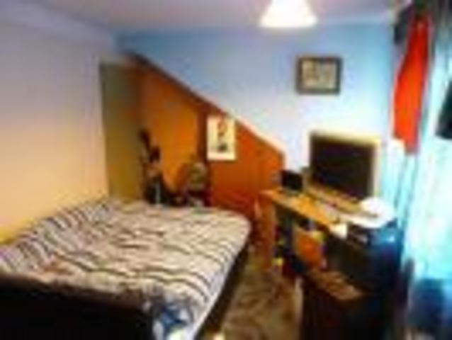  Image of 4 bedroom Semi-Detached house for sale in High Street Harlington Hayes UB3 at Harlington, UB3 5DG