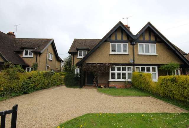  Image of 3 bedroom Semi-Detached house to rent in High Street Nettlebed Henley-on-Thames RG9 at Nettlebed  Nettlebed, Henley on Thames, RG9 5DD
