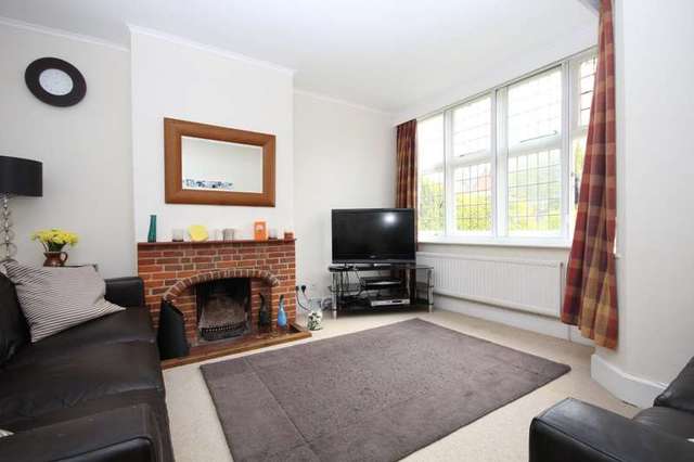  Image of 3 bedroom Semi-Detached house to rent in High Street Nettlebed Henley-on-Thames RG9 at Nettlebed  Nettlebed, Henley on Thames, RG9 5DD