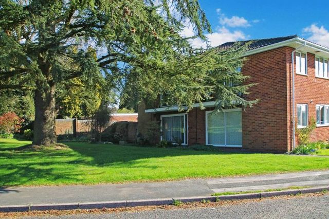  Image of 2 bedroom Flat for sale in Clementi Avenue Holmer Green High Wycombe HP15 at Clementi Avenue  Holmer Green, HP15 6TN