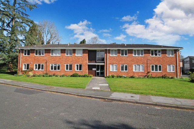  Image of 2 bedroom Flat for sale in Clementi Avenue Holmer Green High Wycombe HP15 at Clementi Avenue  Holmer Green, HP15 6TN