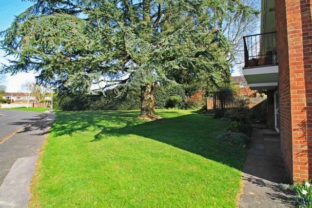  Image of 2 bedroom Flat for sale in Clementi Avenue Holmer Green High Wycombe HP15 at Clementi Avenue  Holmer Green, HP15 6TN